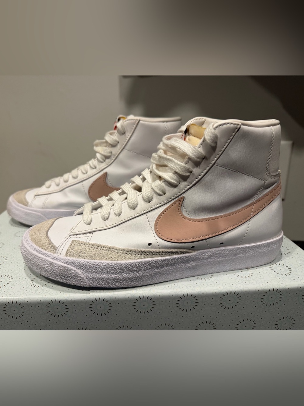 Nike Women’s Blazer Mid High Top White with Pink Swoosh- SIZE 8